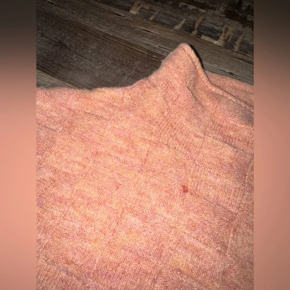 Hem & Thread Peach Mock Neck Sweater Women’s Medium - Picture 2 of 4